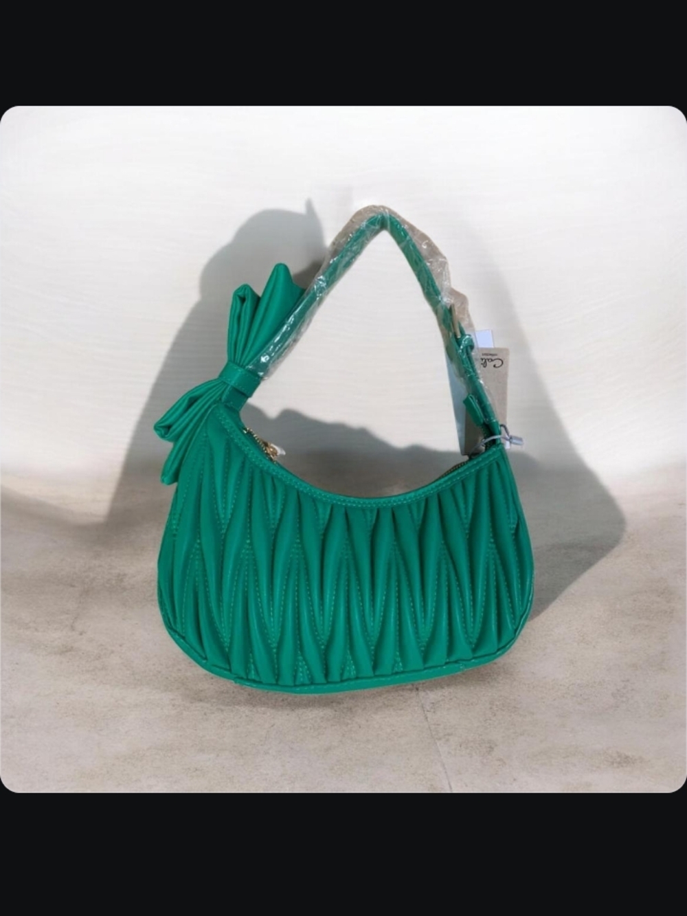 Elegant Green Quilted Shoulder Bag with Bow Accent